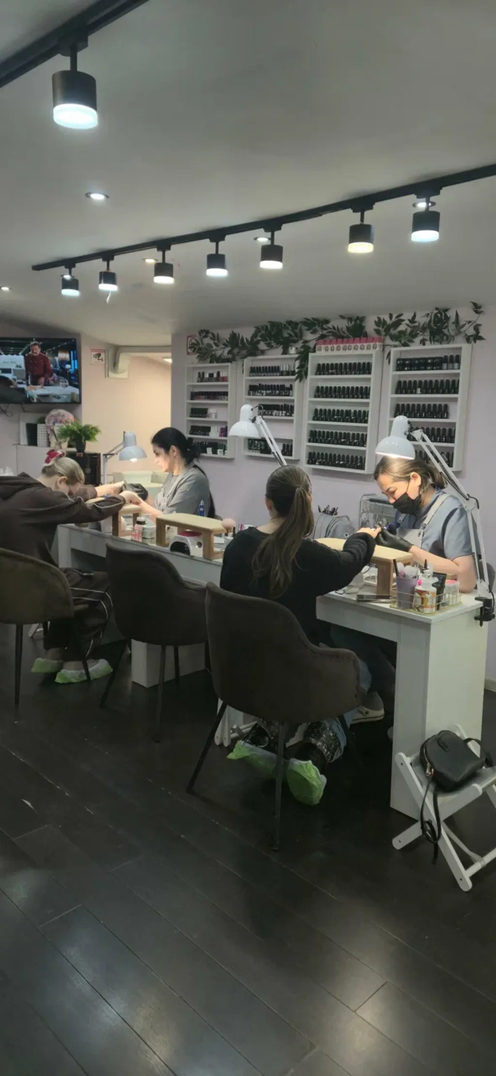 Ella Nails